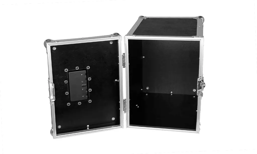 universal-rear-case-open2.webp